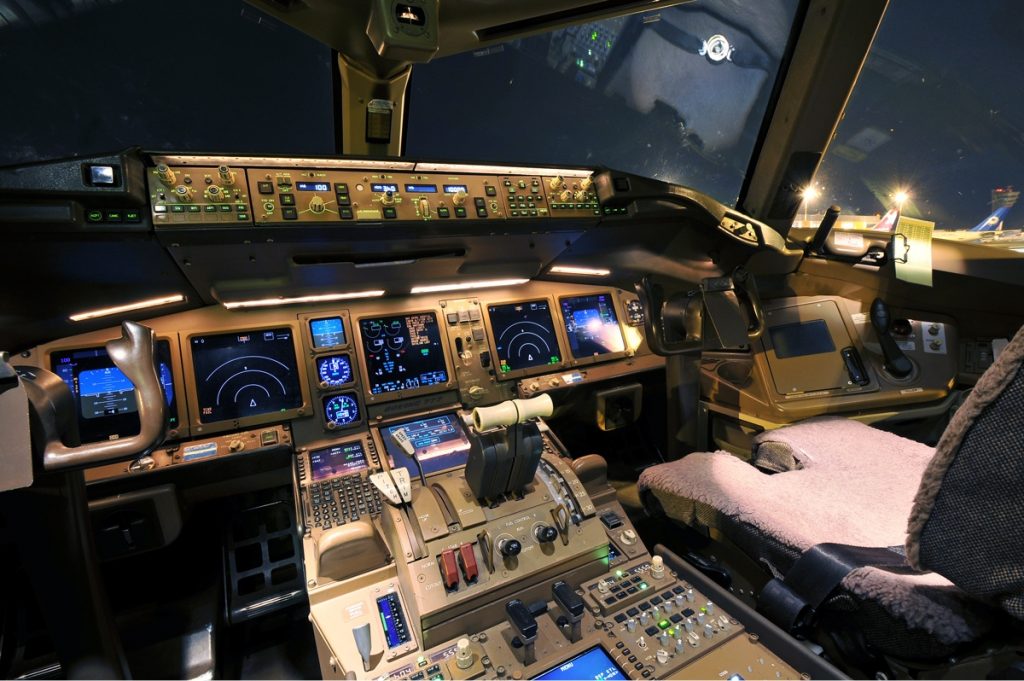 Boeing-777-Cabina-Pilotos