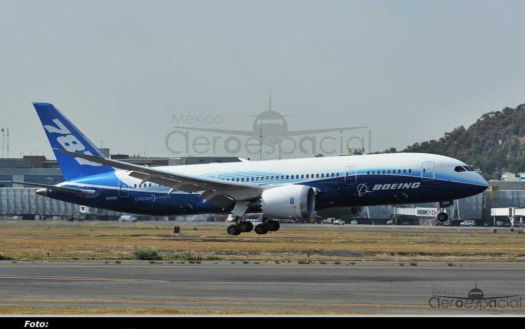 787-Landing-Mexico-City-2